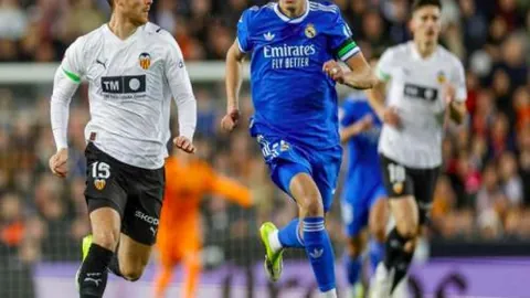 谢菲联对阵利兹联：利兹联关键球员受伤，三人出战存疑，英冠焦点战即将上演！